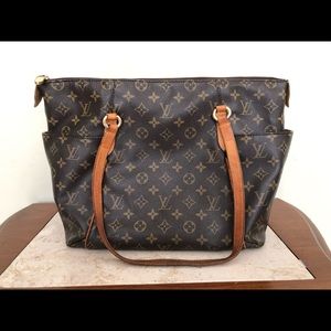 Louis Vuitton Totally MM — Authentic